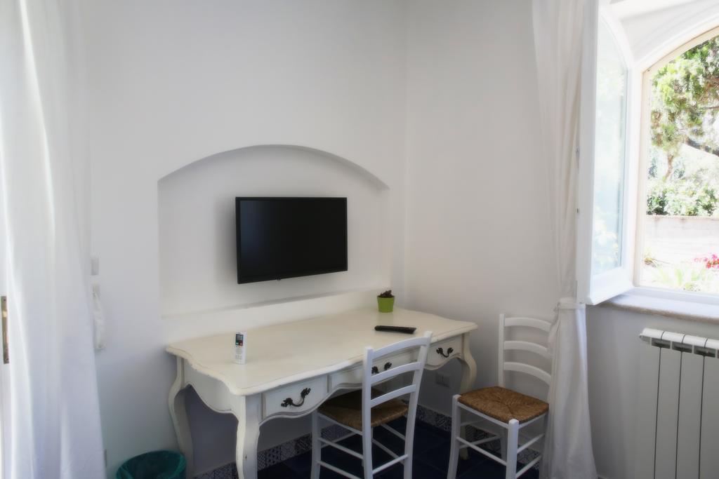 Avocado B&B Beyond Giardini Naxos Room photo